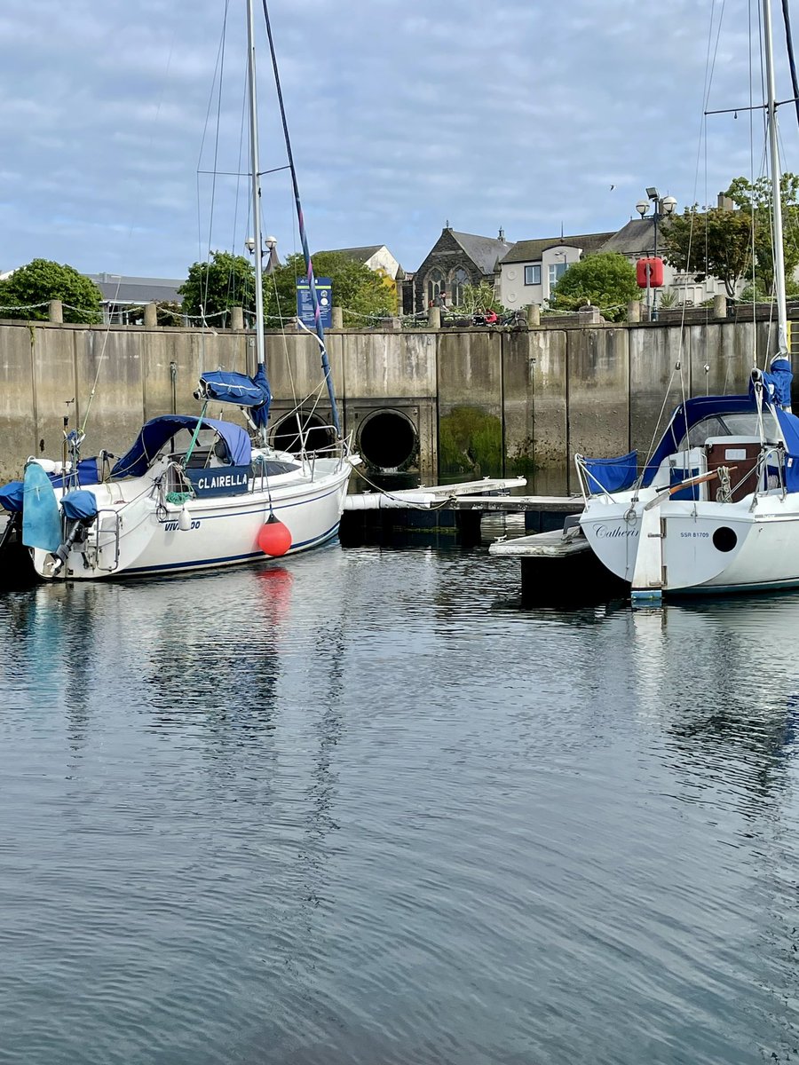 Day 21 ✅ #moveamileinmay 

A lovely Sunday stroll with my mum on her namesake - The Lucinda Jane

Traditionally, boats are given female names because it has been surmised that in ancient history boats were once dedicated to goddesses ❤️

#makingmemories #livingwellwithdementia