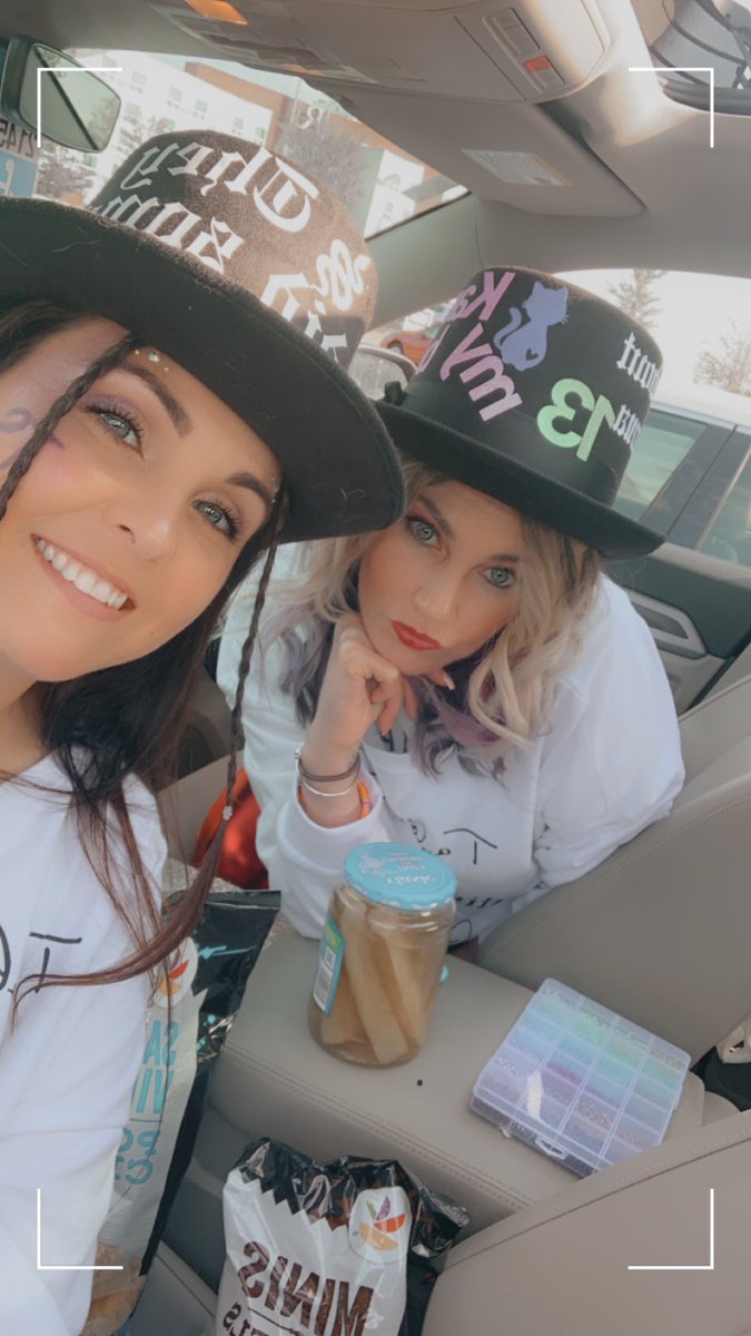 LinzyP0068's tweet photo. ✨✨khloe’s birthday era✨✨ #1stTaylorConcert #TSErasTourFoxborough @GilletteStadium @taylorswift13 @taylornation13 https://t.co/QnwL6hR1yN