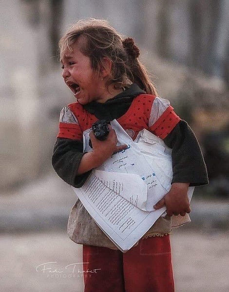 Hugo_Renard1997's tweet photo. Vous voyez les rêves perdus d'une enfant après le bombardement de son école ;
Vraiment, si tous les combattants de la liberté du monde s'étaient dressés contre Israël, aurait-il pu fêter son 75e anniversaire ?!
#FreePalestine 
#IsraeliCrimes https://t.co/qfgHoSocTU
