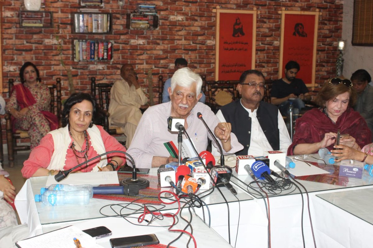 amarsindhu's tweet photo. Taj Haider, the senator of PPP,shared his views on province's overall undercount of people during the consultative dialogue held by the WAF on"Digital Census: Concerns &amp; Objections of Sindh" He stated  inhabitants of Sindh r counted less in the new census, averaging 3 crore less. https://t.co/uBluanvUqf
