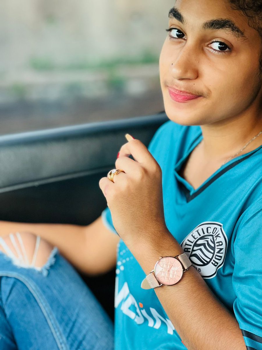 Tout est dans le regard🥰. 

Maillots (domicile et extérieur) bientôt, de nouveau, disponibles chez Ibra'Sports et en ligne.

Bon début de semaine ! ✌🏽

#AAAvecLeCoeur ♥️ #WeAreAkanda
#leclubdupeuple #Gabon