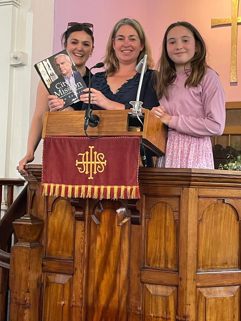 DrLynneSykes's tweet photo. Lleisiau hyfryd plant @YGLlundain ac Ysgolion Sul Llundain heddiw yn Capel Seion #ealing #londonwelsh . Ymarfer caneuon @EisteddfodUrdd 👌. Tipyn bach o Hanes y Capel yn cael ei ddarllen o’r llyfr #citymission gan @thehuwedwards https://t.co/Ll2lA16uhg
