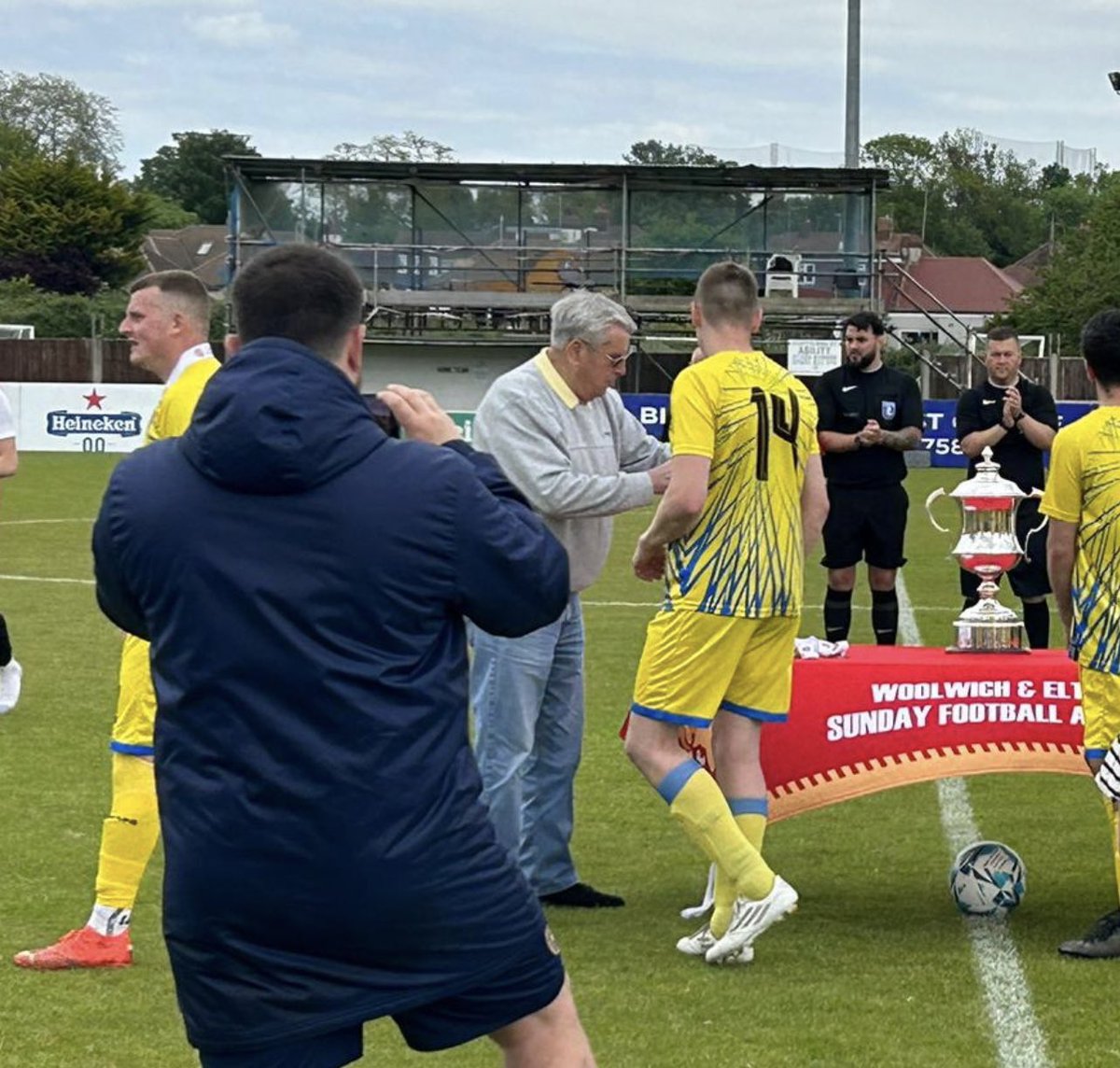 Peter Lindsey tweet media