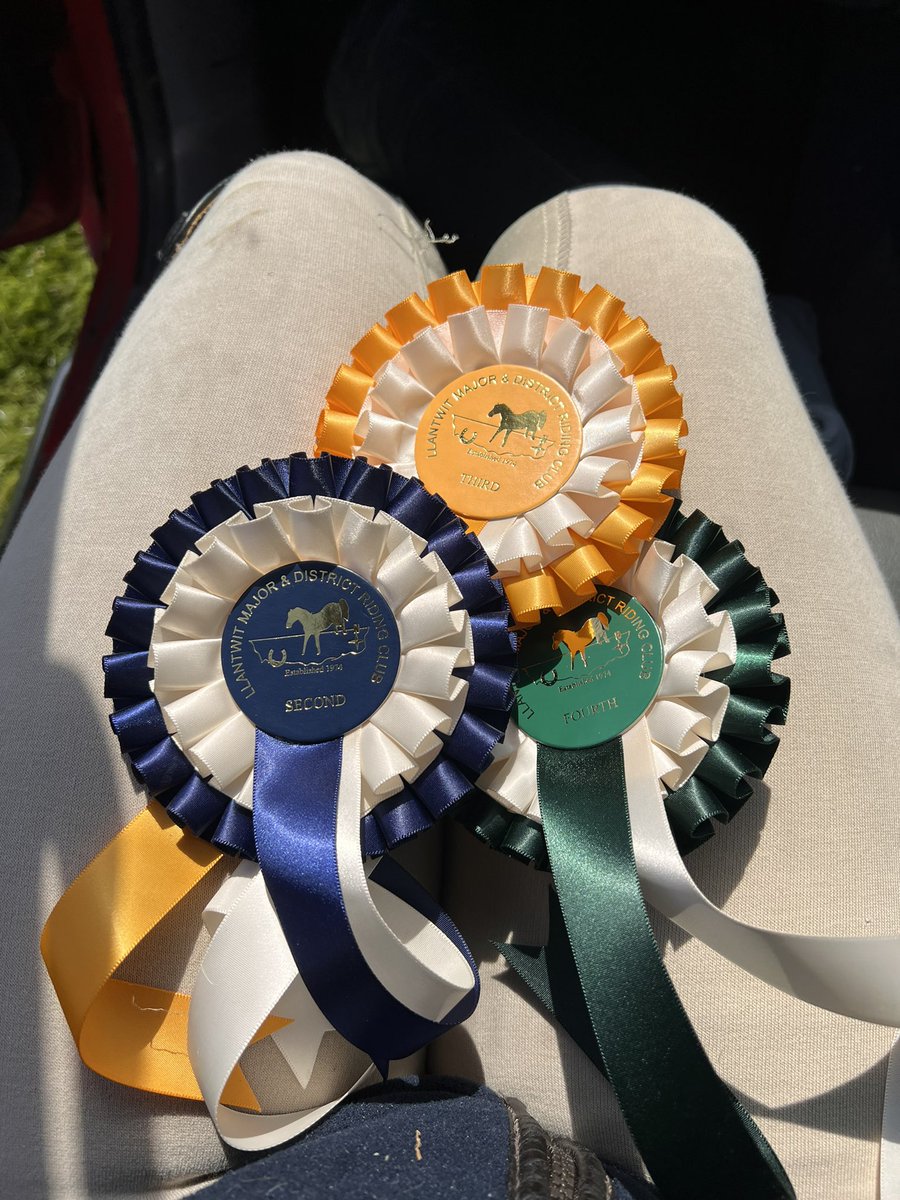 GomezMorganne's tweet photo. So good to be able to bring the rosettes home for a lovely lady who I ride for 🤍 https://t.co/1JAQsBbhCW
