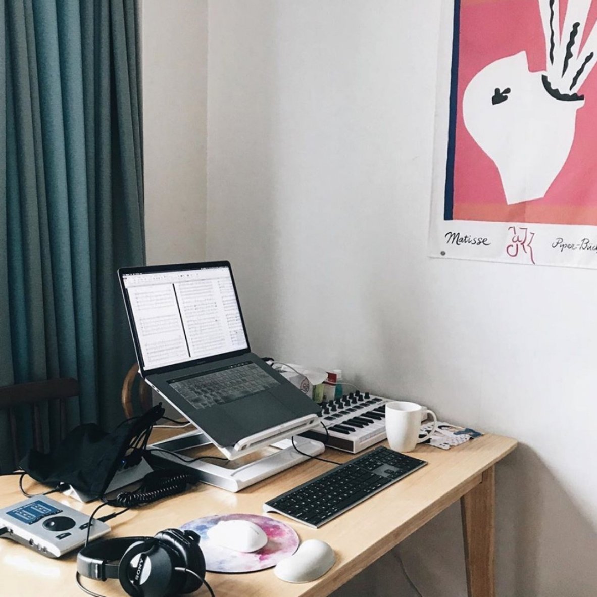 AvidSibelius's tweet image. 💻 Portable setup
📷 instagr.am/pjmscore
▶️ avid.com/sibelius

#portablesetup #avid #musicnotation #composing #arranging #sibelius #music #orchestrating #notation #transcribing #composer #scoring