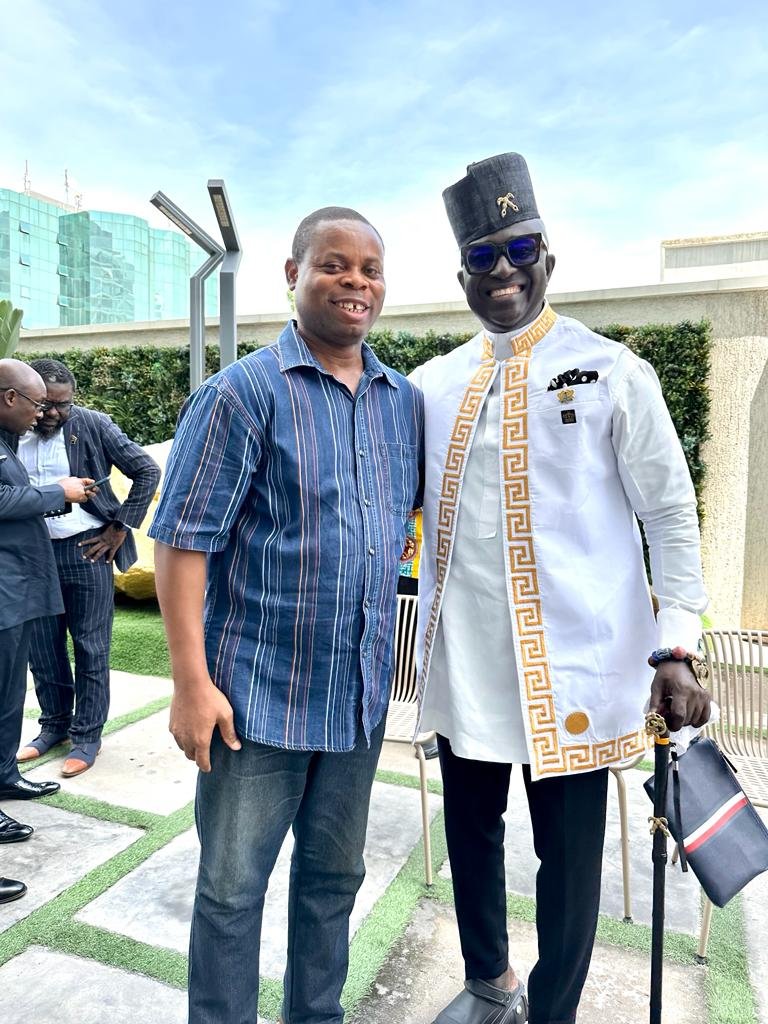 lordcudjoe's tweet photo. When the King, KKD blesses you with these humbling words;"Thank you for the great work you do for our motherland. Mighty proud of you.". It was great seeing you big brother. In the background two legal brave hearts, Osagyefo Oliver Barker-Vormawor&amp;Kofi Bentil exchanging notes 😆. https://t.co/LOSbky4498