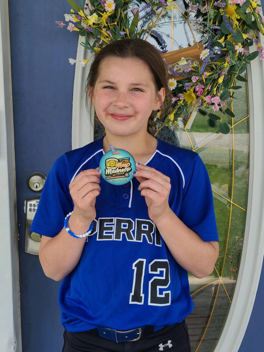 guitarslinger03's tweet photo. 3rd weekend in a row. Picked twice out of 3 games. So very proud. What a great team. #gojayettes @CentIASports #maymadness @USSSA https://t.co/CI1l6won0y