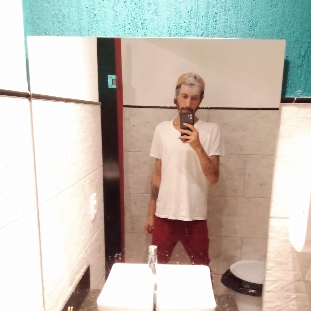 Leo Caps tweet media