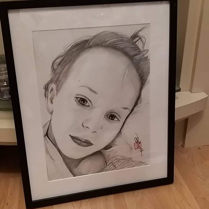 Tilly 🌸
Pastel on Paper
A3 size
I drew this picture 2 years ago
Tilly was still undergoing her cancer treatment and was terribly ill. The original photo i drew from, was taken on day 2
#JasonHuntArt #LifeIsntJustBlackAndWhite #KeepSmilingTilly #BrainTumour #ChildhoodCancer