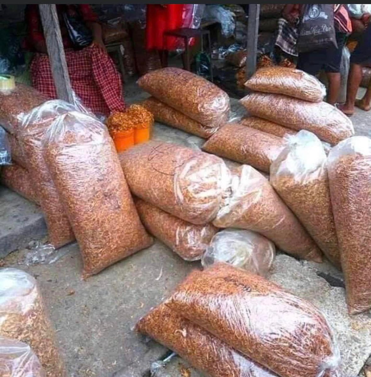 This is Fish and Crayfish Market Oron, Akwa Ibom BiafraLand.

This is one the numerous fish markets in Nigeria.
Most fish markets in #Biafraland are situated at coastal communities just like Oron Fish market.

Oron is one of the popular Crayfish markets in #Biafraland with…