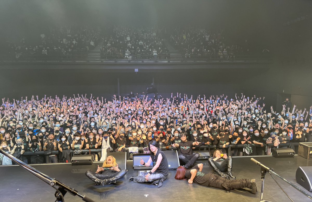 XBlacksamurai's tweet photo. 最近子供の頃からどんな事があっても味方でいてくれていた大親友に運命的に20年振りに再会できた!!✨🎊
やっぱり生涯の大親友なだけに相変わらず相性抜群だったから嬉しかった🌟

親友の方はGALNERYUSというプロ
バンドでドラマーとして活躍していた🎊

やっと人生に春が訪れた気がする🌸😭✨✨🎶🎶🎊 https://t.co/1Il32pcyuF