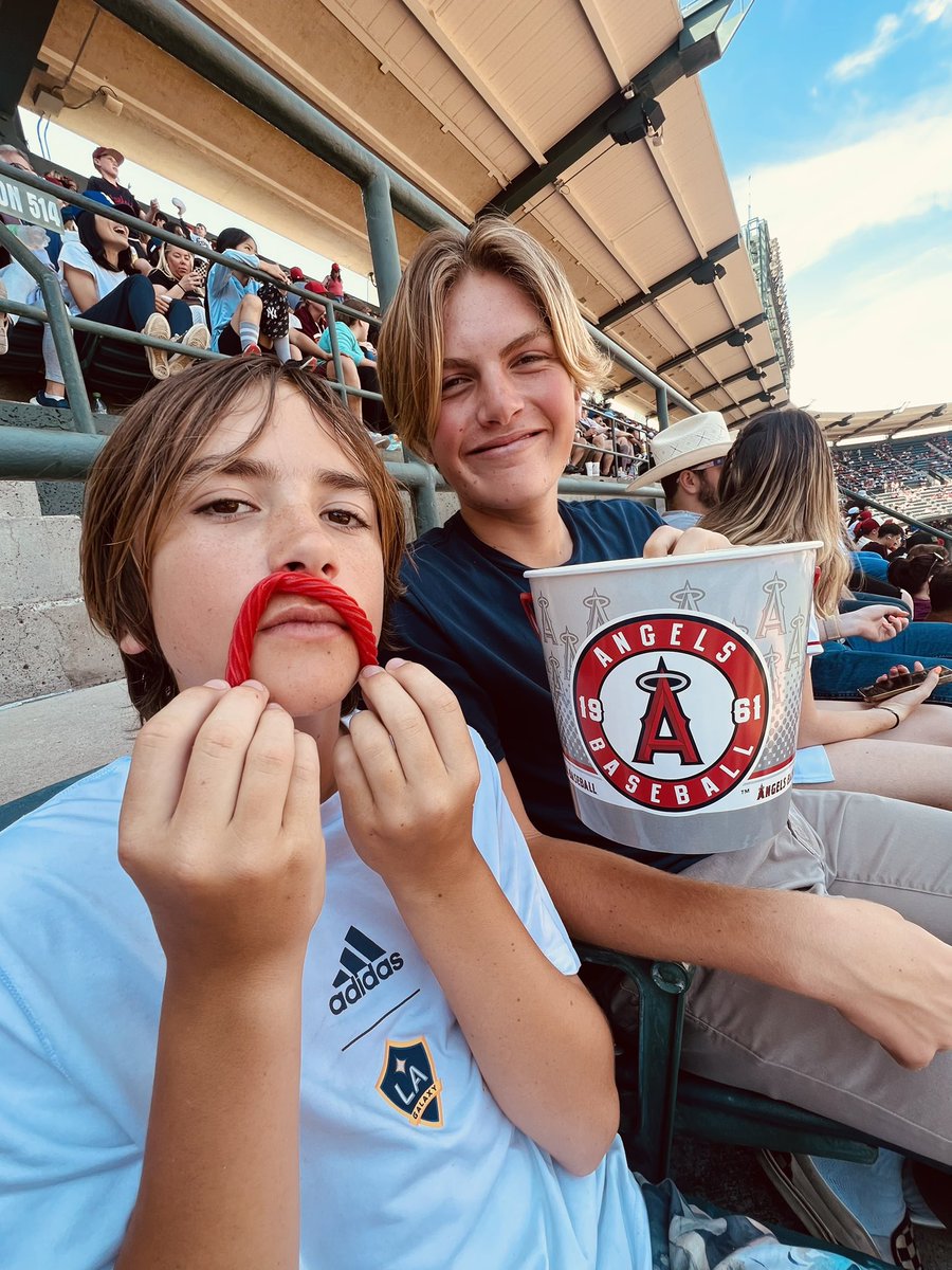 patrickcarrie's tweet photo. #GoHalos https://t.co/UvVe6U06nw