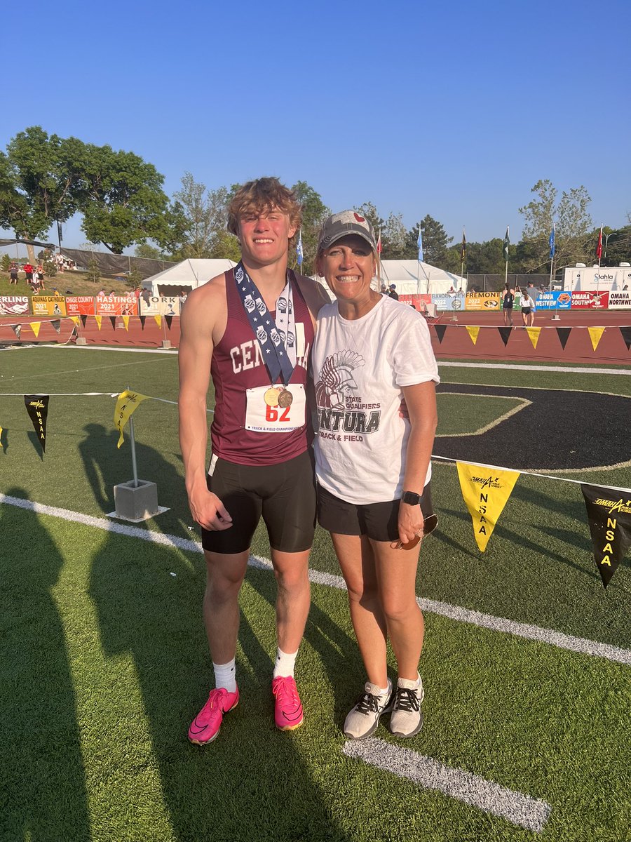 One last tweet for my awesome TA from the 22–23 year! So blessed to have taught you in grade 2, coach you, and have you back in my room your sr. year. I am SO proud of you <a href="/Quentin11mrris/">Quentin Morris</a> !