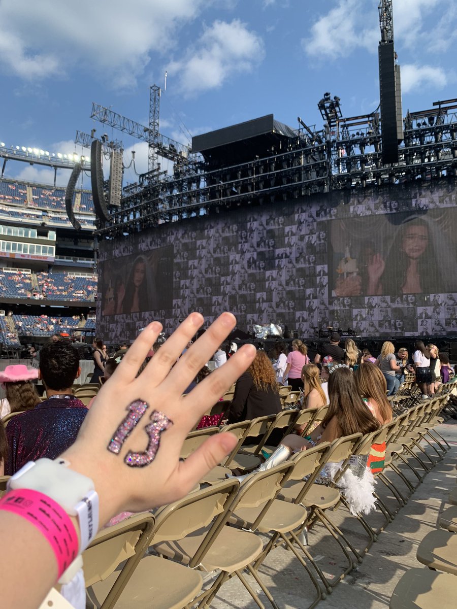 I PROMISE THAT YOU’LL NEVER FIND ANOTHER LIKE ME!! THE ERAS TOURRRRRR WE OUT HERE #FoxboroTheErasTour #foxboroTSTheErasTour #erastour @taylornation13