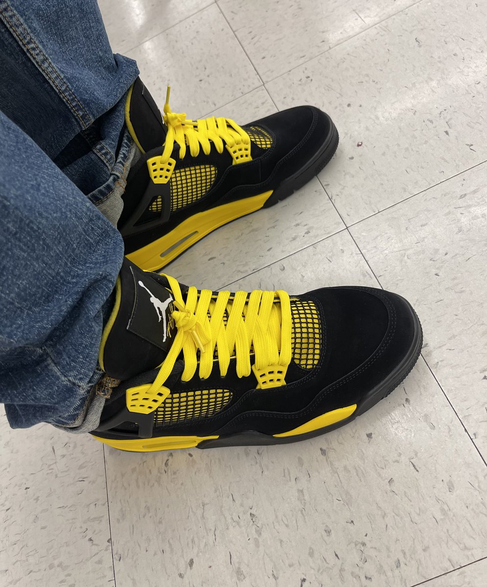 jmorgan0909's tweet photo. #kotd #jordan4 #thunder4 happy Sunday fun day! https://t.co/fNElqpAs1J