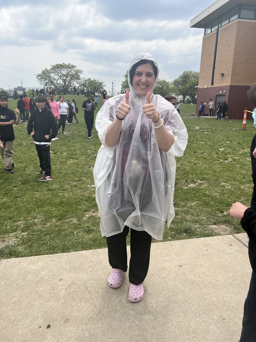 AmeliaDpscd's tweet photo. Middle schoolers had a blast at the iready goal meeting picnic ! They got to pie teachers as well as our wonderful AP Ms. Proud! So much fun 🤩 https://t.co/LjtC2dBdLF