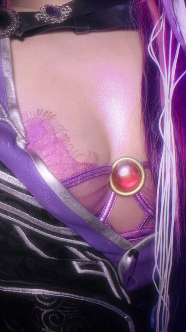 Finale stream means extra tibby sparkle, clearly. https://t.co/t1YEq8N4zF<a href="/tag/cosplayer"class="tags"><span>#cosplayer</span></a><a href="/tag/dice"class="tags"><span>#dice</span></a><a href="/tag/dnd"class="tags"><span>#dnd</span></a><a href="/tag/exaltedrpg"class="tags"><span>#exaltedrpg</span></a>
