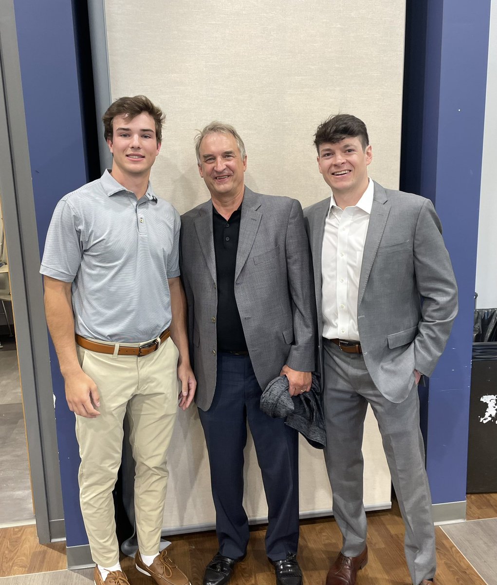 Congrats to Luke Bafia on winning the Andrew Mogni Award at tonight’s banquet! Always special to have Mr. Mogni back on campus and this year he was joined by Andrew’s teammate, Greg Arend ‘12.