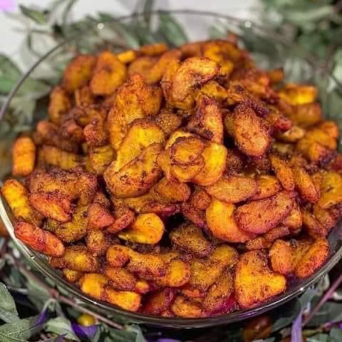 Un bon plantain 
Le Cameroun a produit 5 millions de tonnes de bananes plantain en 2022.
Chiffre qui veut être doublé en 2030.
Dites moi, 10 millions de tonnes ça fait combien de régimes de plantain?

#agribusiness #bananeplantain #AgricultureAfrique #MadeInCameroon #afrobusiness