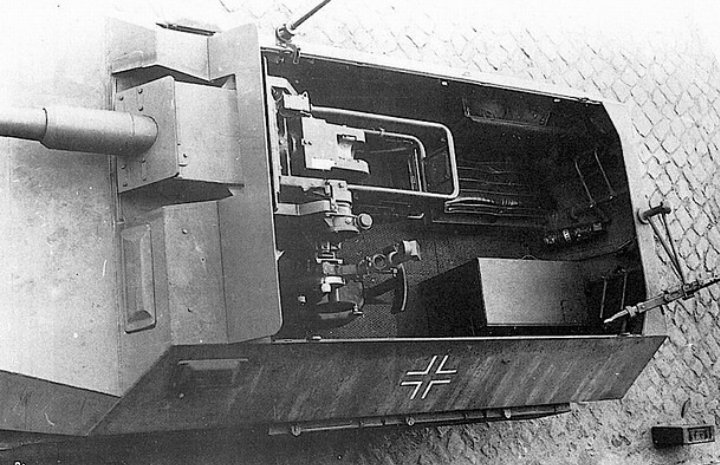 Excellent view of a German
Stummel, a sdkfz 251 fitted with a short barreled 75mm
From an early panzer IV