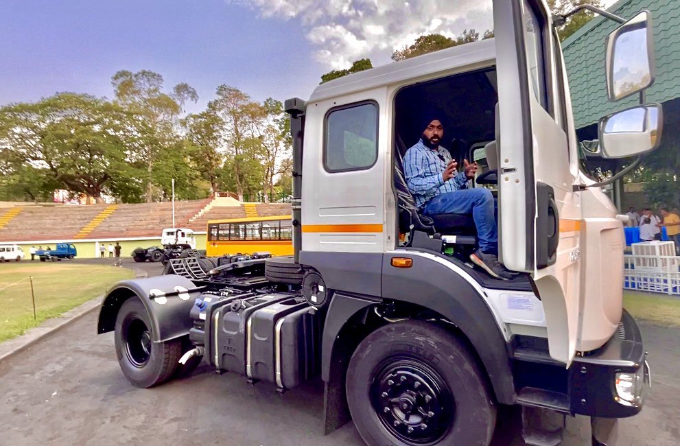 imotorbyte's tweet photo. Tata SIGNA , India’s most popular truck with 6.7 ltr Tata Cummins Diesel Engine. Ye hai asli ghode (Horses). #Tatamotors #bs6phase2ready #tata https://t.co/KGpzChn9rl