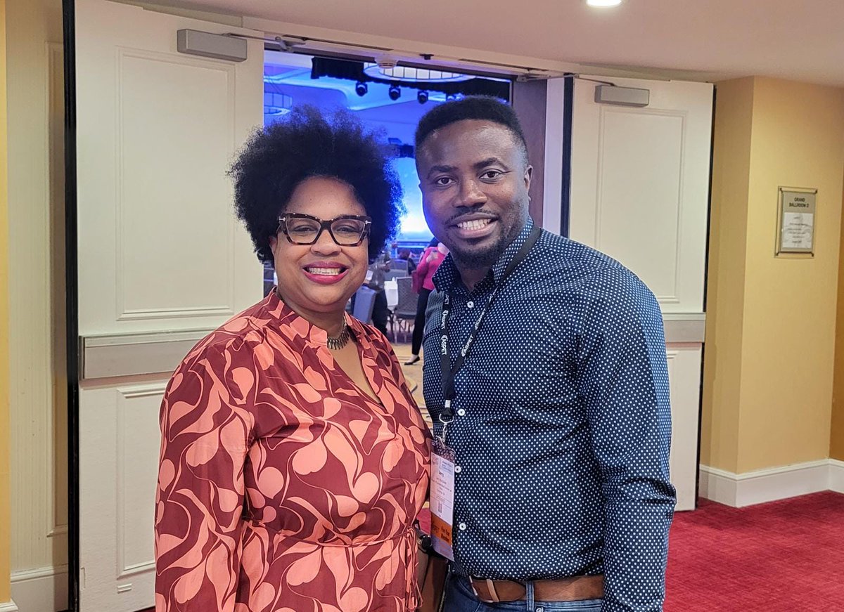 It was great meeting Dr. Namandje Bumpus @BumpusLab , the Chief Scientist of the US FDA and the current president of <a href="/ASPET/">ASPET</a> today during #ASPET2023.

Read an article in @trendsinpharma discussing one of her works.

cell.com/trends/pharmac…