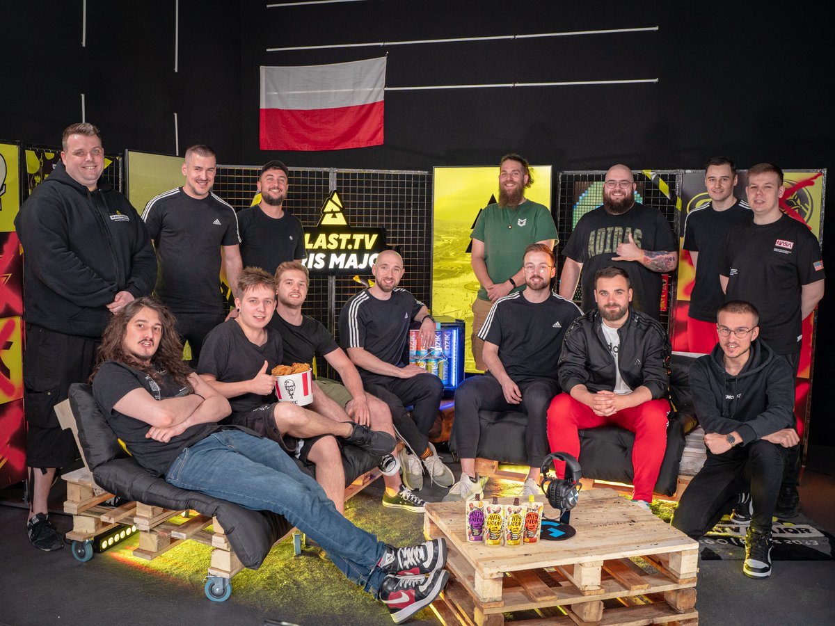 Here we go again (CJ)
3 lata w Fantasyexpo / <a href="/gam3rs_x/">gam3rs_x</a> = 3 majory jako PM polskiej transmisji.

Dość ogólnie, ale bardzo chciałbym podziękować każdemu z osobna oraz około milionowi (nie dowierzam) unikalnych widzów, którzy mieli okazję zobaczyć nasze wspólne dzieło. #MajorPL