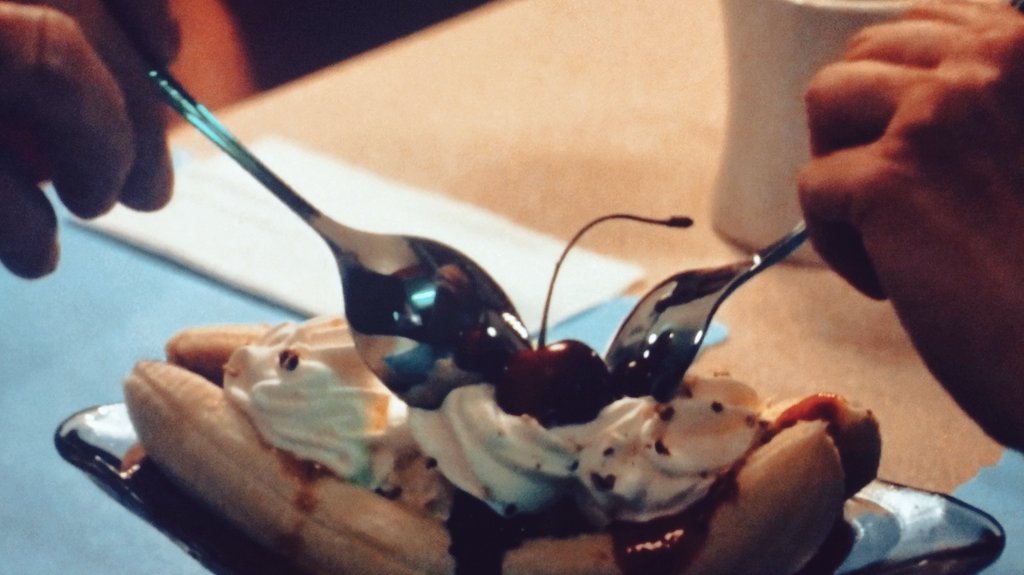 'Banana Split' - an #akzmo oneshot au wherein

Art(AKLZ), a musician, takes a late night walk to a 24/7 retro restobar along the street, deep in his thoughts, while Monry(LM) the all nighter studying in the place for his exam.

'I'm sorry, but we only have one banana split left'