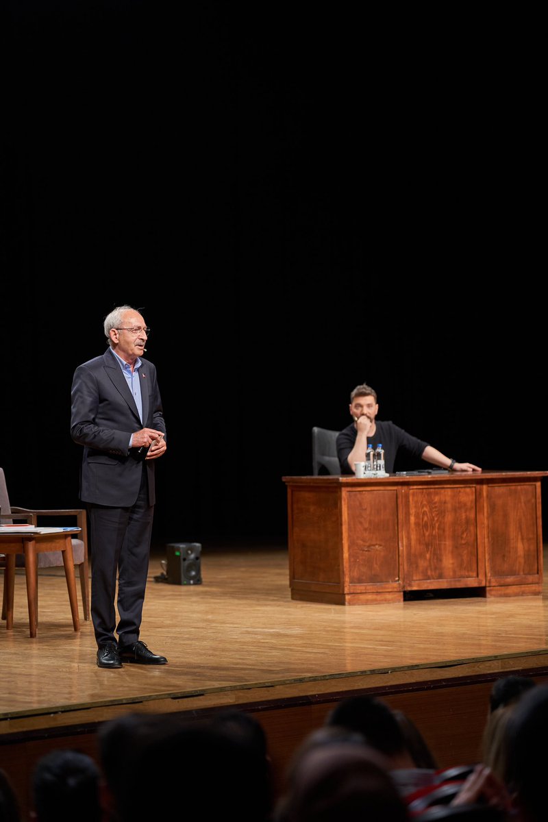 Ne Erdoğan.
Ne Bahçeli..
Ne Soylu
Ne de bir başka Akp'li siyasetçi..
<a href="/BabalaTv/">BaBaLa TV</a> 'ye katılabilir mi?

-Tabiki de hayır!

Oraya sadece;
Kimseden korkusu olmayan, alnı açık, başı dik..
Her türlü kara propaganda'ya, yalana ve iftiraya rağmen, ülkesinin geleceği için yılmadan mücadele