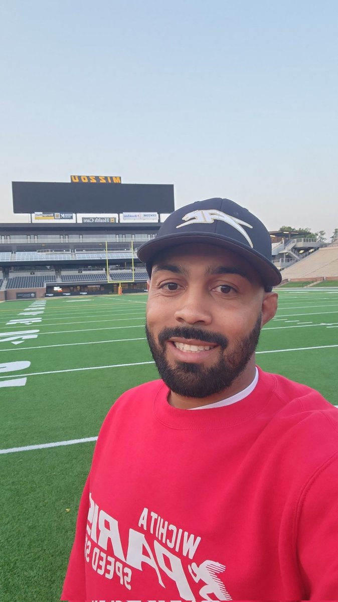 Coach_NAlvarez's tweet photo. Thankful for every opportunity to improve as a coach and show my athletes I'm invested in them. Over 20 hours of performance training this weekend.  Can't wait to get back to work.
#jaguarstyle #ACAllDay #developednotrecruited #BrickByBrick https://t.co/gXbL9HP8rg