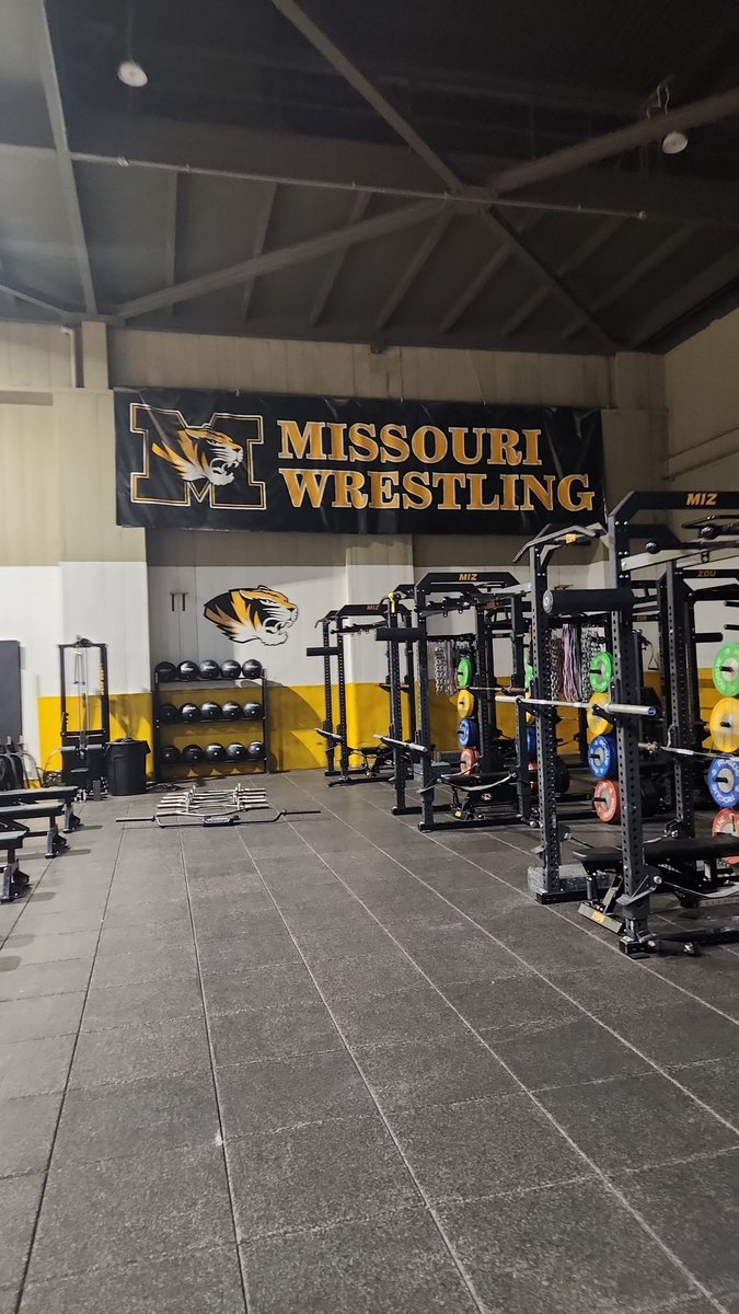 Thankful for every opportunity to improve as a coach and show my athletes I'm invested in them. Over 20 hours of performance training this weekend.  Can't wait to get back to work.
#jaguarstyle #ACAllDay #developednotrecruited #BrickByBrick