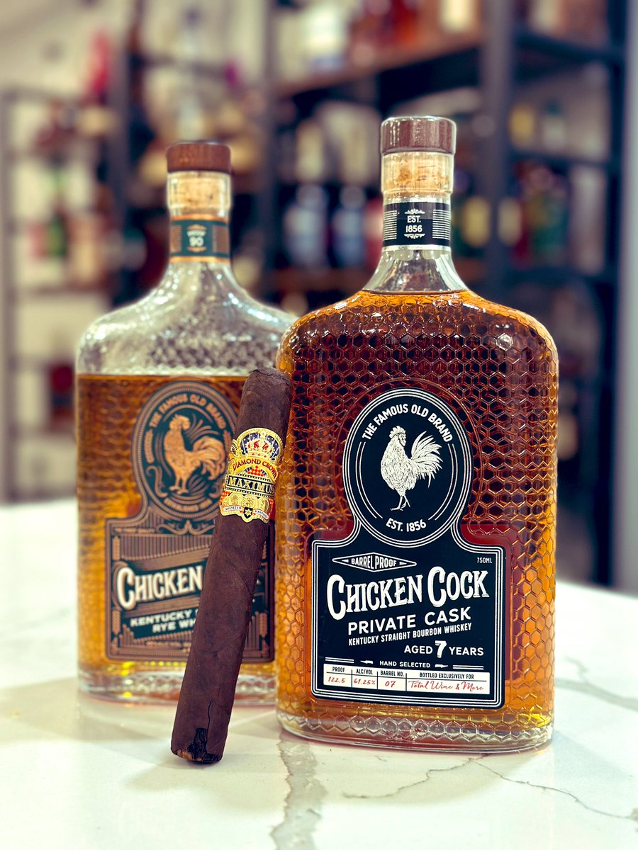 MRmidwestcouple's tweet photo. Todays pairing… love me some chicken cock! Diamond Crown Maximus smoke. #ChickenCock #Whiskey #Bourbon @ChickenCockWsky #Smoke #Cigars #BOTL #Retweet #smoking https://t.co/f7uCsyfZKv