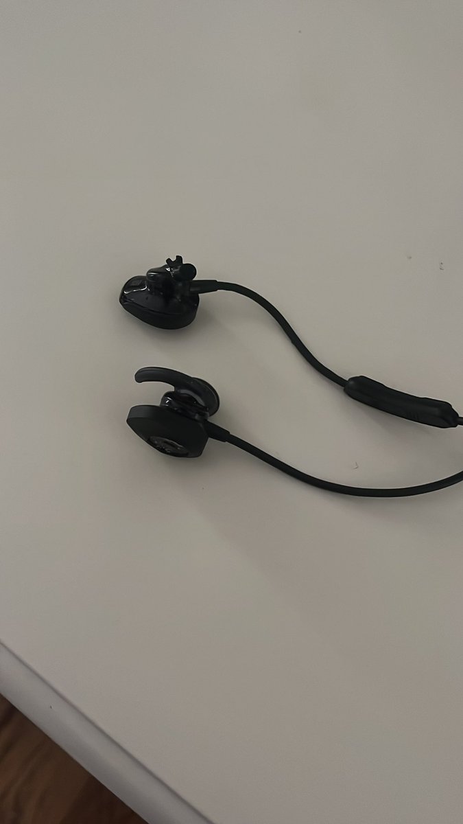 TechFitz's tweet image. @BoseService Dog grabbed my Sound Sport headphones off the bathroom counter. Looking to replace, found out they have been discontinued. Any old ones laying around the warehouse? #old #setinmyways