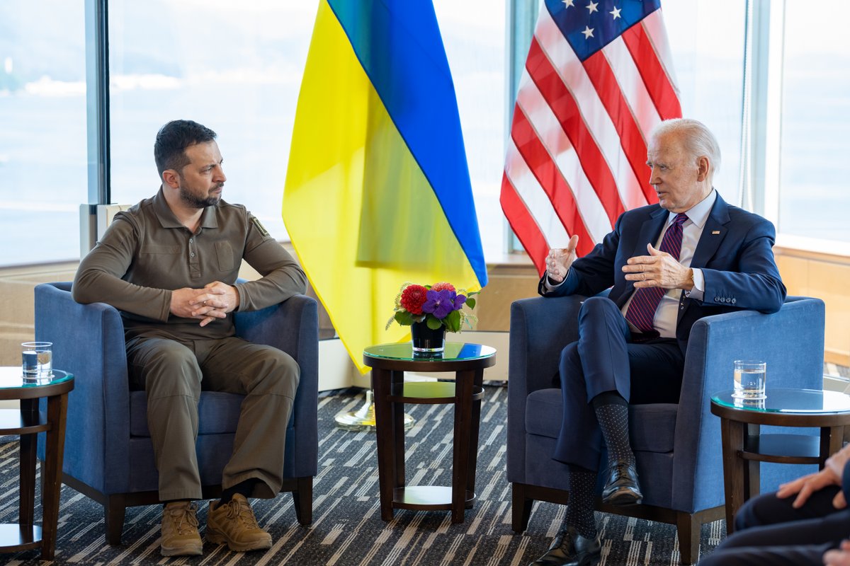WhiteHouse46's tweet photo. President Biden met with President Zelenskyy to reaffirm America’s commitment to supporting the people of Ukraine as they defend their sovereignty and democracy against Russia’s invasion. https://t.co/RceKmr6i6X