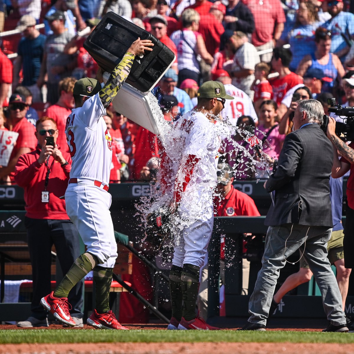 Cardinals's tweet photo. Four straight series dubs.

#STLCards https://t.co/4SniMGZPqH