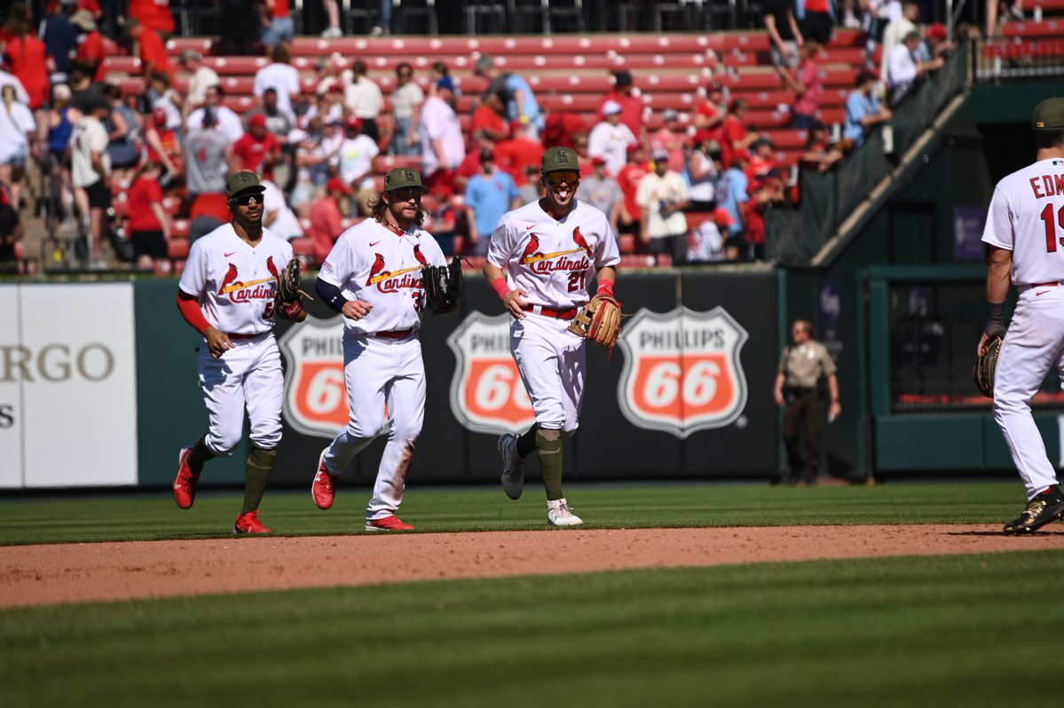 Cardinals's tweet photo. Four straight series dubs.

#STLCards https://t.co/4SniMGZPqH
