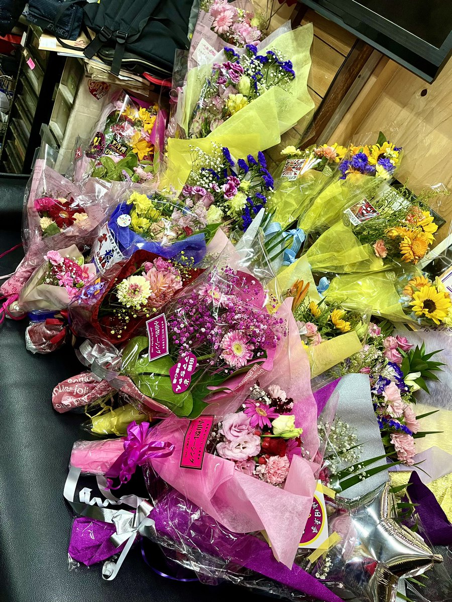 🤍5月20日バースデーナイツー🤍
お疲れ様でした😌💖
とても貴重な経験をさせて頂きました🥹
色々な旧車會の方々､先輩方から
沢山の花束を頂き嬉しかったです❤️‍🔥
もっと音姫軍団として活動しなきゃ
と思う一日でした🫡
皆様本当にありがとうございました🙇‍♀️

#運転チェンジ
#マジ感謝
#カエル
#音姫軍団