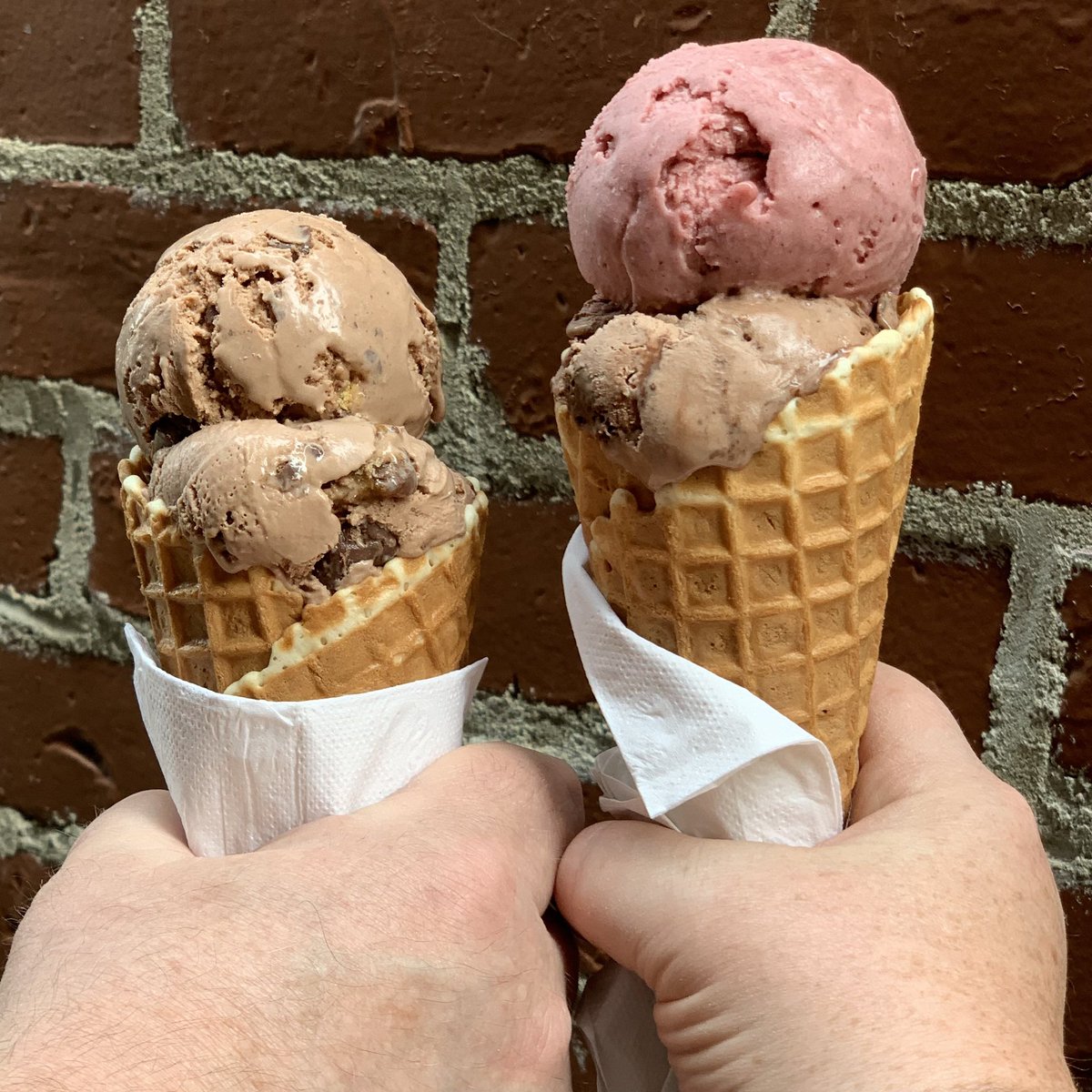 canadachandra's tweet photo. ⬅️Malted Chocolate Honeycomb ice cream
➡️Chocolate Lava Cake ice cream topped with @SeaChangeBeer Prairie Fairy sorbet (#vegan)
You can’t ever go wrong with #MadeByMarcus. I can’t recommend the sorbet enough!
#icecream #sorbet #eatlocal #yeg #albertaowned https://t.co/60r68BqbQW