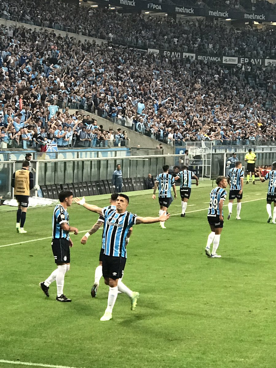 Suárez neles, literalmente!

📸 / <a href="/muellerthais_/">Müeller🇪🇪</a>