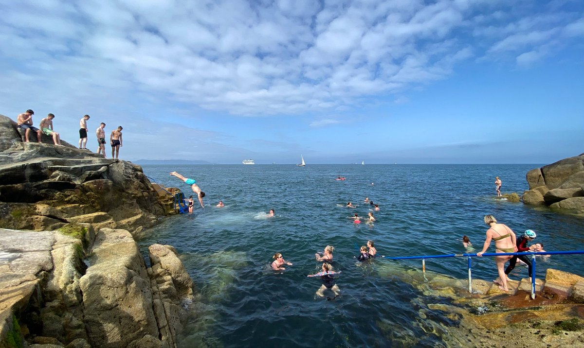 The Forty Foot had everything you could wish for today 💙 #SeaSwimming #Snámh