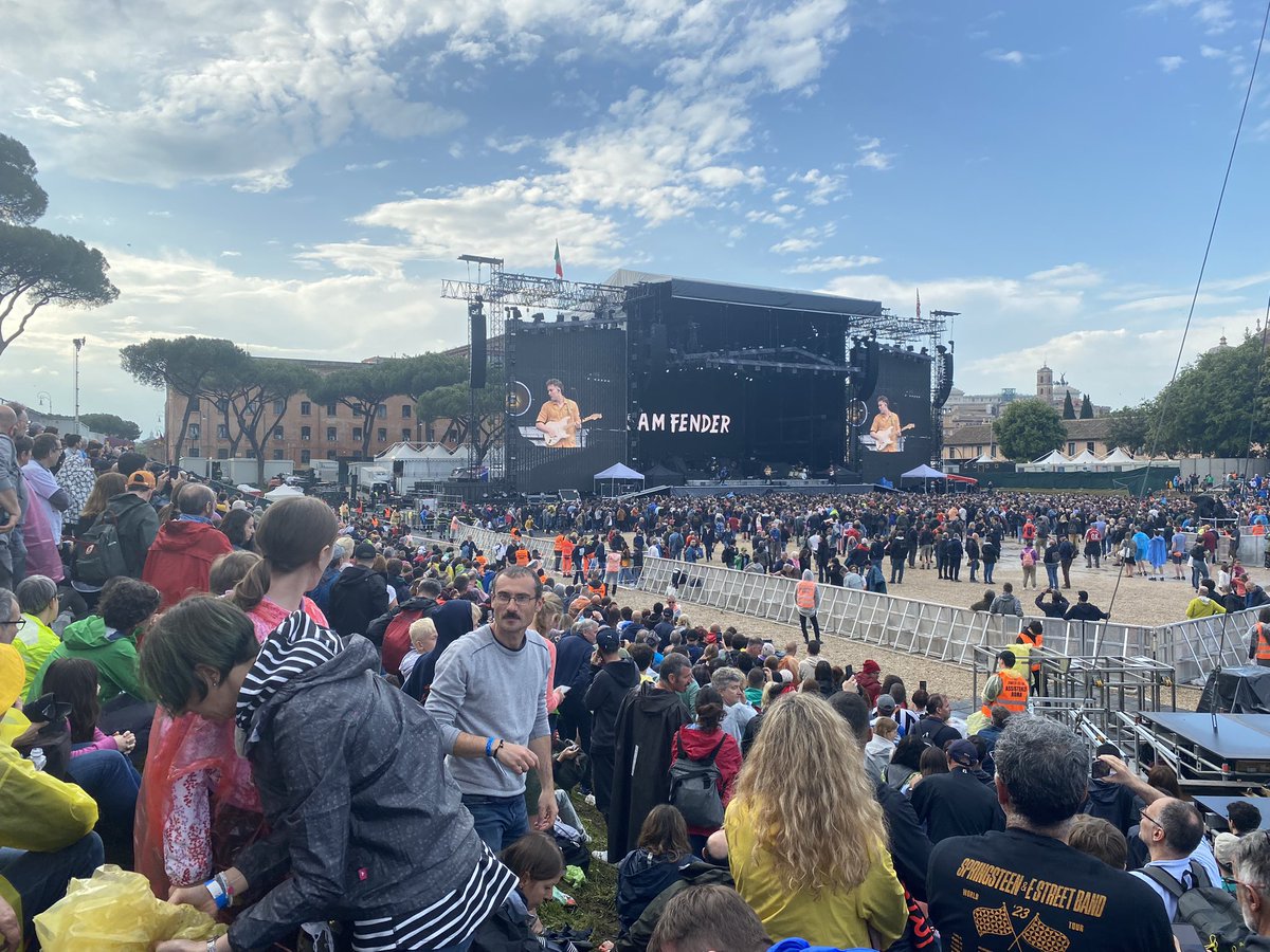 dbwoofy's tweet photo. @samfendermusic great show tonite @samfendermusic … you Smashed Rome at the Circo Massimo..Not 17 but 62 going under virus https://t.co/eiJ85FYlA5