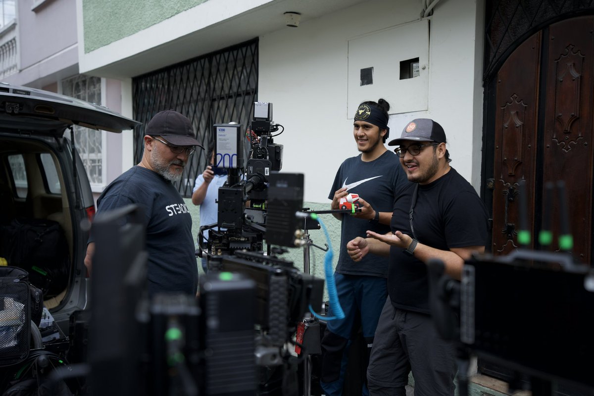 imcuch0's tweet image. PULLING focus on the  streets of Quito-Ecuador. Arri Alexa Mini Lf + Cooke s7iFF   With the Wcu-4 hand unit. #FocusPuller #Ac #1stAc #Ecuador #Filmset #Film #Arri #Cookelenses  @ARRIRental @ArriItalia @arrilatino @cmotioninc @cmotionLCS @cookeoptics @AmericanCine #Steadicam