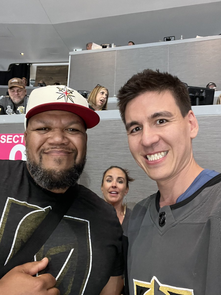 James_Holzhauer's tweet photo. ✅ met Golden Pipes
✅ W
❌ siren crank

Two out of three ain’t bad
#UKnightTheRealm https://t.co/rysbrCh1c7