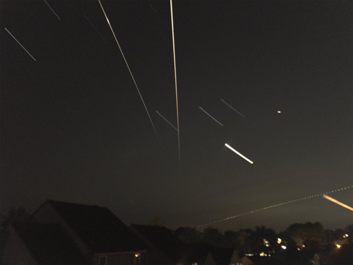 YDoug's tweet photo. @VirtualAstro Amazing. Right ISS Left  Dragon , it was fast and had a burn. https://t.co/SOiKz5R4N2