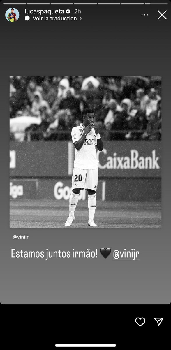 lnstantFoot's tweet photo. Kylian Mbappé, Rafael Leao, Neymar, Lucas Paqueta ainsi que d’autres joueurs apportent leur soutien à Vinicius Jr ✊🏻✊🏽✊🏿 https://t.co/yjLDsomoKf