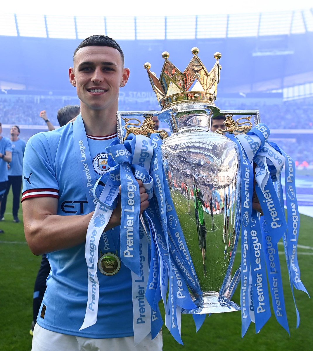 PhilFoden's tweet photo. What a day! 🩵🏆🖐🏻 https://t.co/L1IaOjEipP