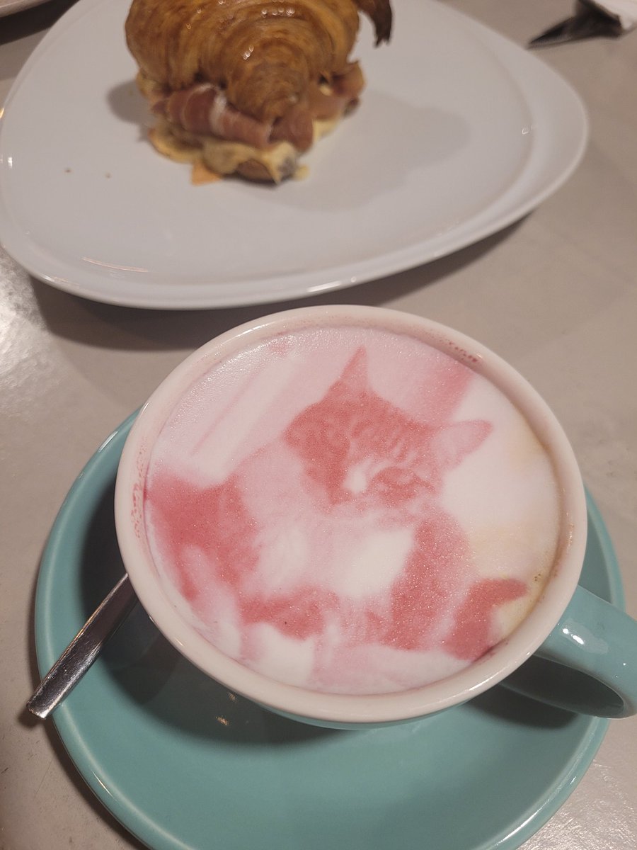La felicidad está en las pequeñas cosas, como en este café con la carita de mi bb 🥰😍🥰😍🥰😍🥰