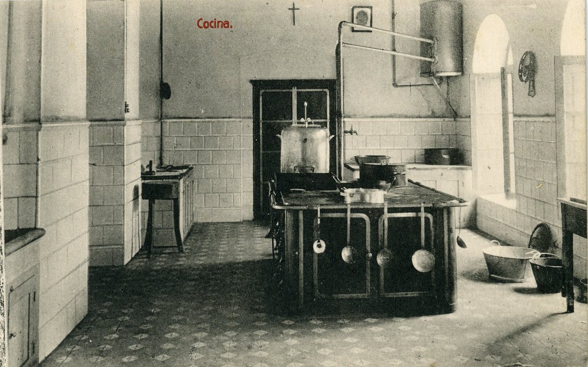 JBurrieza's tweet photo. 5 días quedan para el Día del Antiguo Alumno del Colegio de Lourdes. En esta 12º edición homenajeamos un tema precioso: el Internado ¿Sabes cuántos internos llegaron a vivir en el Colegio de Lourdes? Hasta 500 al mismo tiempo, desde 1889 hasta la actualidad. Conoces sus aventuras https://t.co/yZyg6Gl8FZ