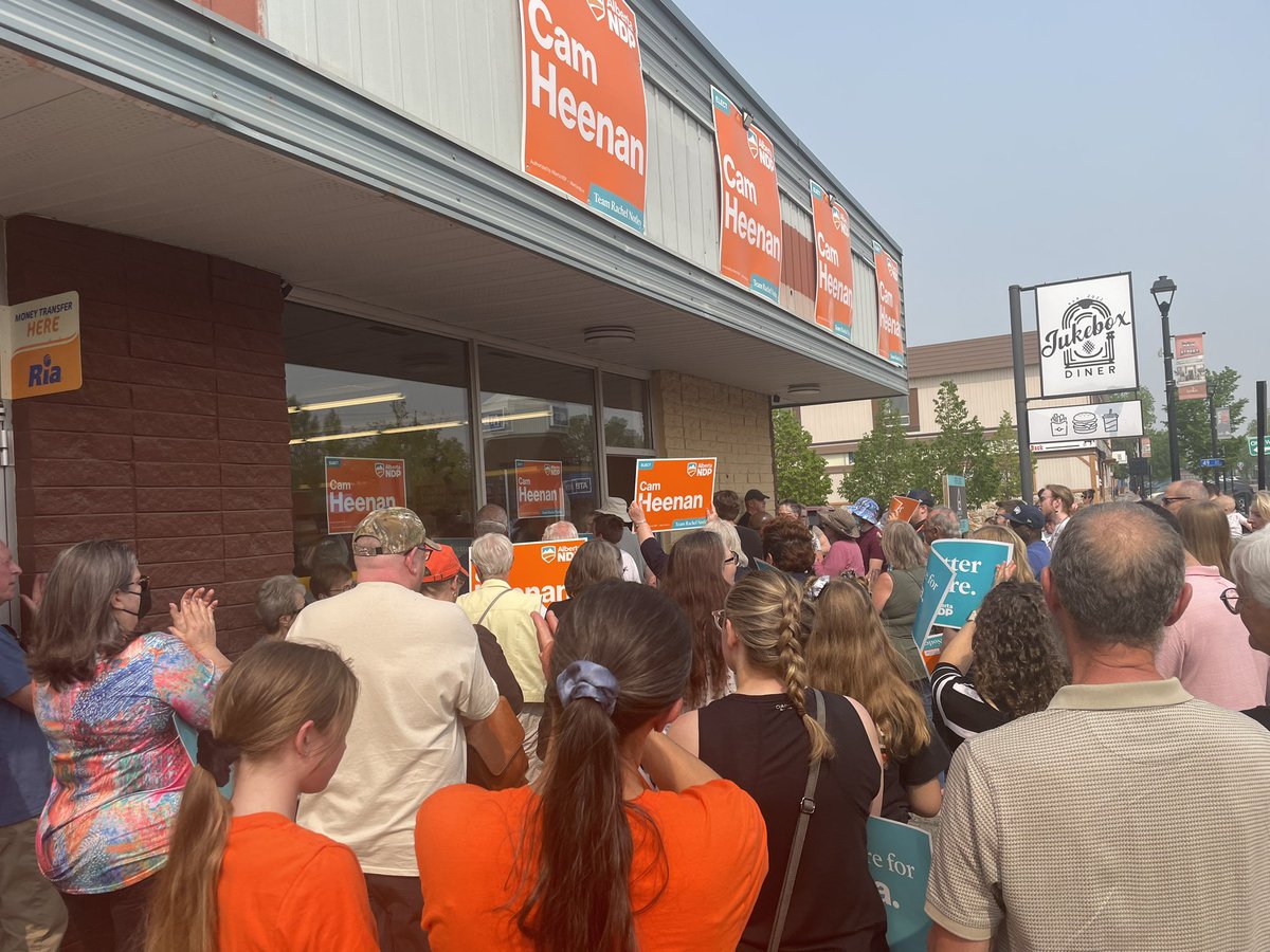 cherylanne's tweet image. Leduc turned out for @RachelNotley, today! This awesome crowd cheered from outside after the campaign office overflowed! #ableg