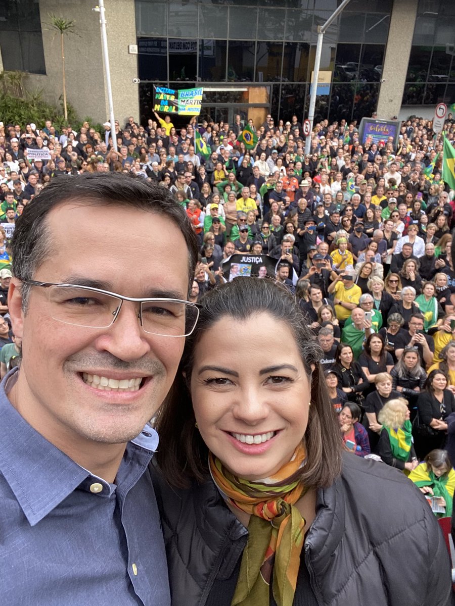 Essa semana foi triste para a luta do Brasil contra a corrupção! 

Com uma manobra jurídica inacreditável, tiraram o mandato do Deputado Federal mais votado do Paraná! 

Estão tentando calar as vozes de mais de 344.000 paranaenses! Estão tentando derrubar a democracia!